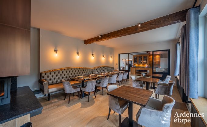 Hoogwaardige vakantiewoning voor 32 personen in Rochefort met eigen badkamers en natuurlijk zwembad