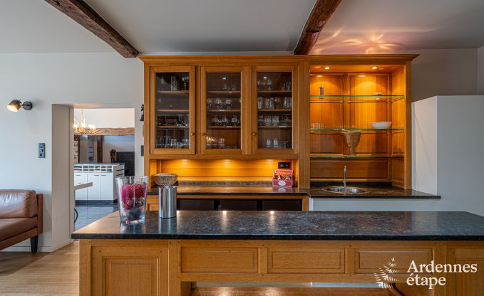 Hoogwaardige vakantiewoning voor 32 personen in Rochefort met eigen badkamers en natuurlijk zwembad