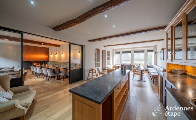 Hoogwaardige vakantiewoning voor 32 personen in Rochefort met eigen badkamers en natuurlijk zwembad