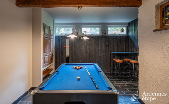 Hoogwaardige vakantiewoning voor 32 personen in Rochefort met eigen badkamers en natuurlijk zwembad