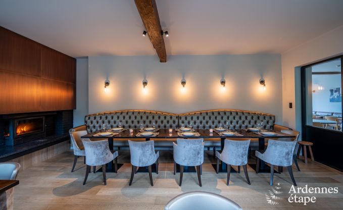 Hoogwaardige vakantiewoning voor 32 personen in Rochefort met eigen badkamers en natuurlijk zwembad