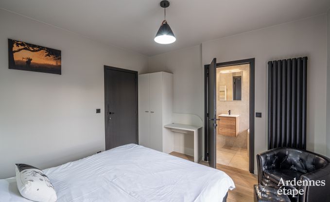 Hoogwaardige vakantiewoning voor 32 personen in Rochefort met eigen badkamers en natuurlijk zwembad