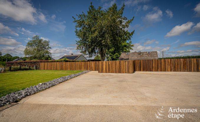 Luxe in Rochehaut: ruime accommodatie voor 14 personen met binnenzwembad en prachtig uitzicht