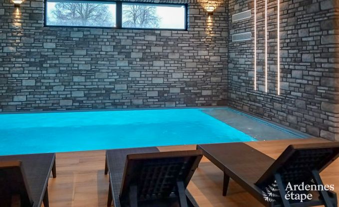Luxe in Rochehaut: ruime accommodatie voor 14 personen met binnenzwembad en prachtig uitzicht