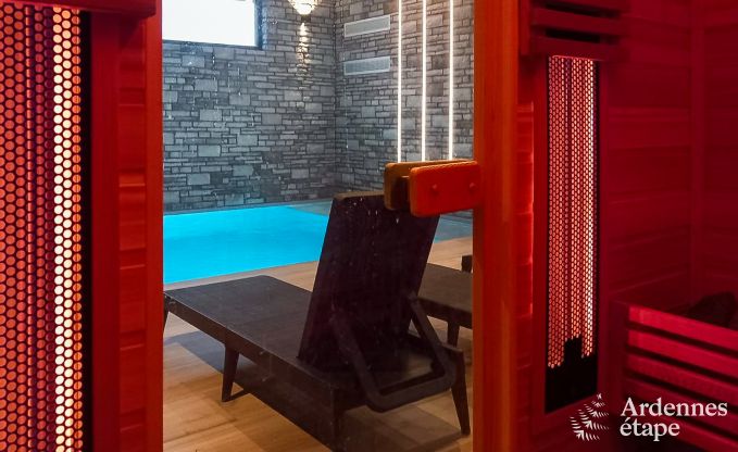 Luxe in Rochehaut: ruime accommodatie voor 14 personen met binnenzwembad en prachtig uitzicht