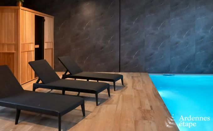 Luxe in Rochehaut: ruime accommodatie voor 14 personen met binnenzwembad en prachtig uitzicht