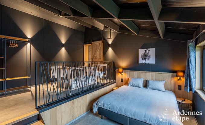 Luxe in Rochehaut: ruime accommodatie voor 14 personen met binnenzwembad en prachtig uitzicht