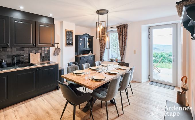 Gezellige vakantiewoning in Rochehaut voor 6-7 personen met jacuzzi, privtuin en nabij wandelroutes