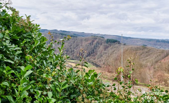 Gezellige vakantiewoning in Rochehaut voor 6-7 personen met jacuzzi, privtuin en nabij wandelroutes