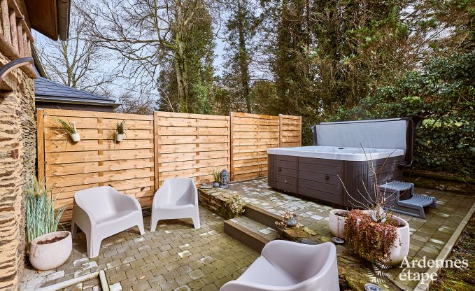 Gezellige vakantiewoning in Rochehaut voor 6-7 personen met jacuzzi, privtuin en nabij wandelroutes