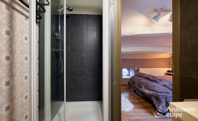 Gezellige vakantiewoning in Rochehaut voor 6-7 personen met jacuzzi, privtuin en nabij wandelroutes