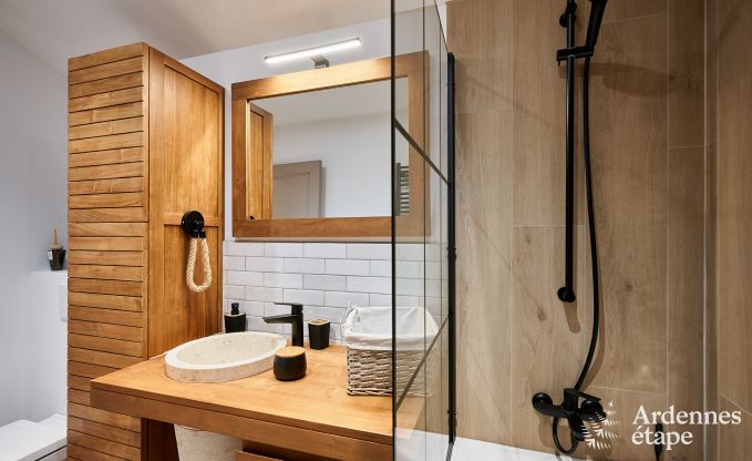 Gezellige vakantiewoning in Rochehaut voor 6-7 personen met jacuzzi, privtuin en nabij wandelroutes