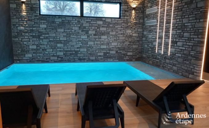 Luxe in Rochehaut: ruime accommodatie voor 14 personen met binnenzwembad en prachtig uitzicht