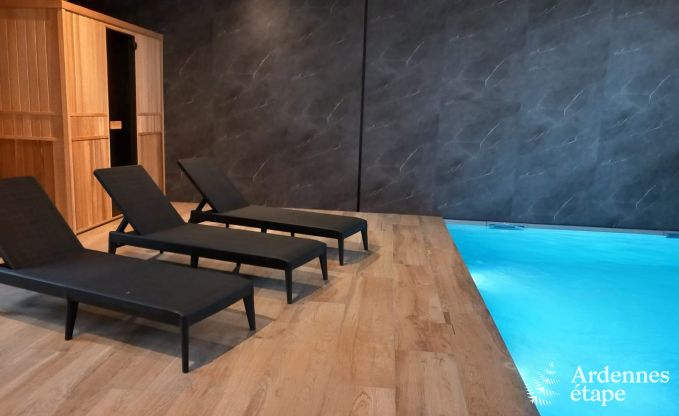 Luxe in Rochehaut: ruime accommodatie voor 14 personen met binnenzwembad en prachtig uitzicht