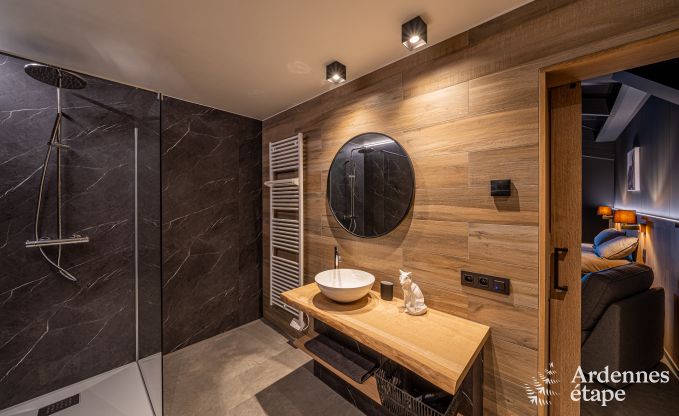 Luxe in Rochehaut: ruime accommodatie voor 14 personen met binnenzwembad en prachtig uitzicht