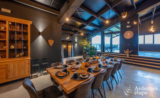 Luxe in Rochehaut: ruime accommodatie voor 14 personen met binnenzwembad en prachtig uitzicht
