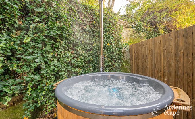 Hondvriendelijk vakantiehuis  met jacuzzi en houtbarbecue voor 9 pers. in Saint-Hubert, Ardennen