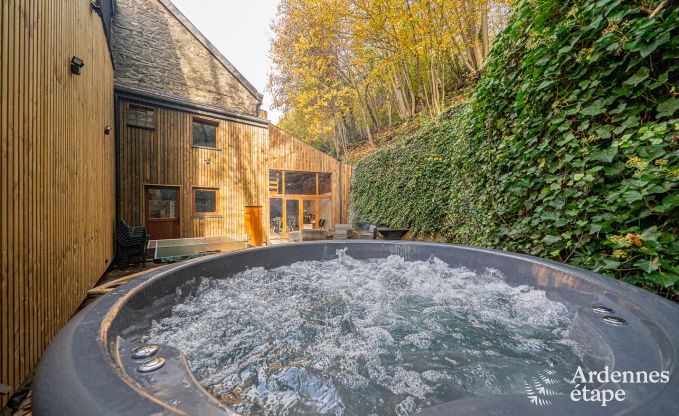 Hondvriendelijk vakantiehuis  met jacuzzi en houtbarbecue voor 9 pers. in Saint-Hubert, Ardennen