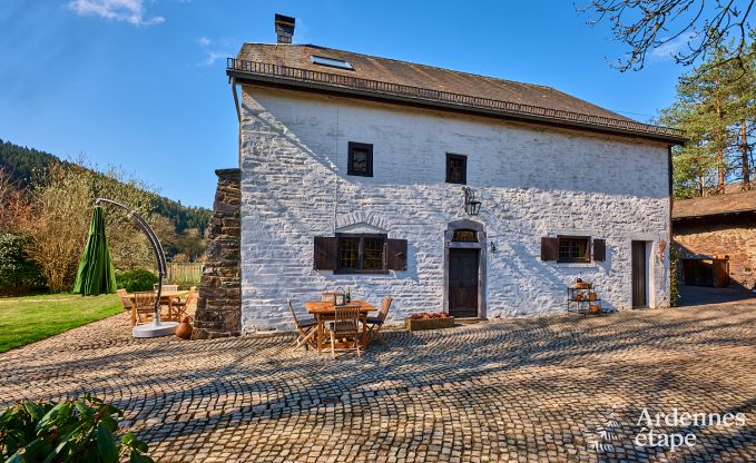 Charmante vakantiewoning in Saint-Vith voor 6 personen met sauna, privtuin en open haard