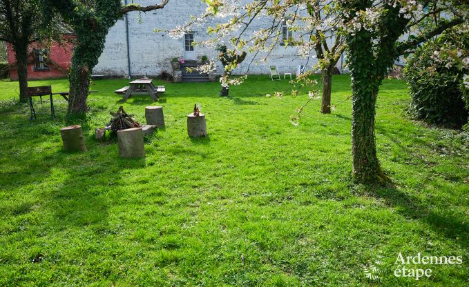 Charmant vakantieverblijf in het bijgebouw van een kasteel  in Sars-la-Bruy�re, Ardennen