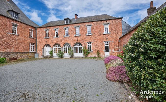 Charmant vakantieverblijf in het bijgebouw van een kasteel  in Sars-la-Bruy�re, Ardennen