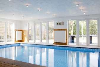 Luxevilla met zwembad en wellness voor 15 personen te huur in Sourbrodt