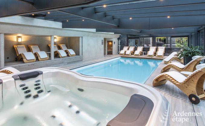 Luxe 5-sterren villa voor 20 personen met een binnenzwembad