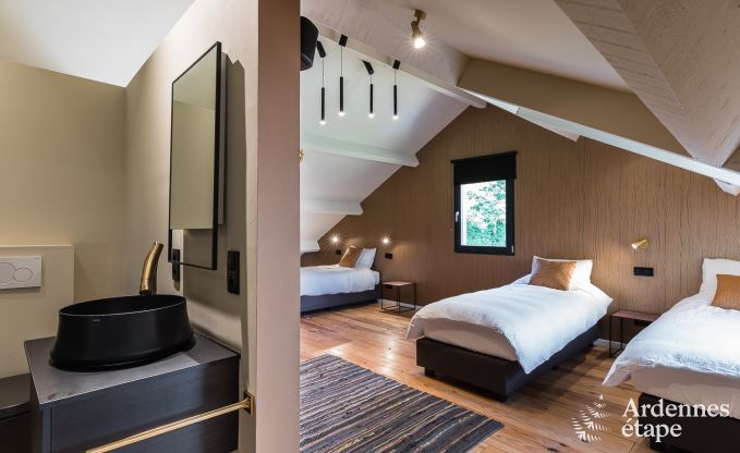 Luxueus vakantiehuis met jacuzzi en uitzicht voor 10 tot 12 pers. in de Ardennen
