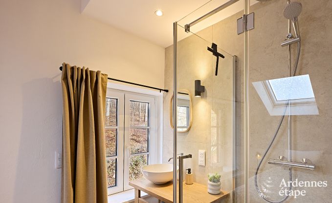 Ruime vakantiewoning voor 8 personen in Stoumont met 4 badkamers, priv�terras, sauna en speelruimte