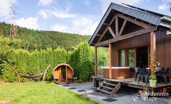 Gezellig vakantiehuis in Trois-Ponts voor 4 personen met sauna, jacuzzi en zwembad dichtbij het bos