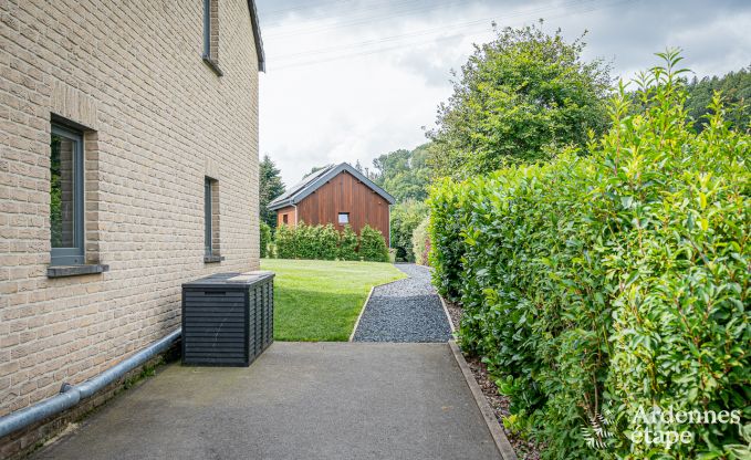 Gezellig vakantiehuis in Trois-Ponts voor 4 personen met sauna, jacuzzi en zwembad dichtbij het bos