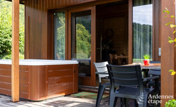 Gezellig vakantiehuis in Trois-Ponts voor 4 personen met sauna, jacuzzi en zwembad dichtbij het bos