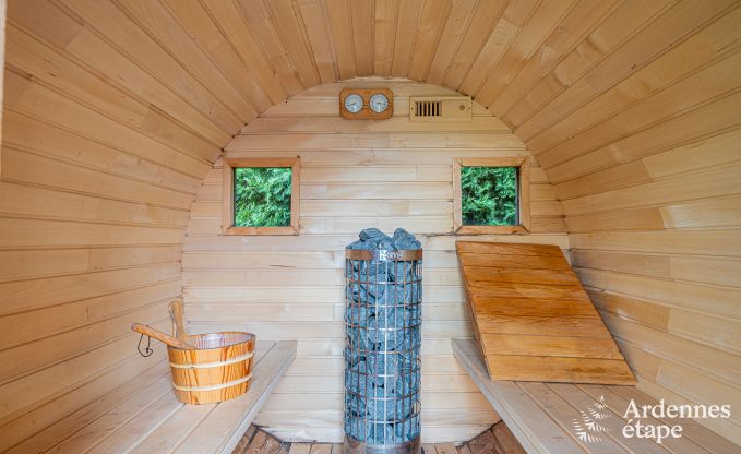 Gezellig vakantiehuis in Trois-Ponts voor 4 personen met sauna, jacuzzi en zwembad dichtbij het bos