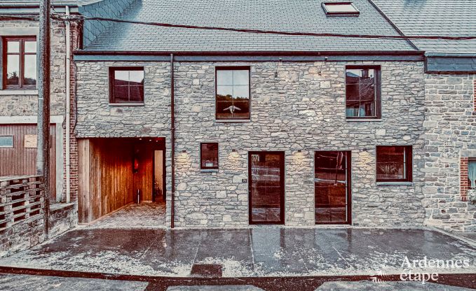 Vakantiehuis voor 3 koppels in Vencimont met 3 slaapkamers en 3 badkamers, bar en priv�tuin