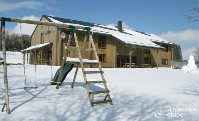 Ruim vakantiehuis in Vielsalm voor 22 personen met 10 slaapkamers, speelruimte, sauna en grote tuin