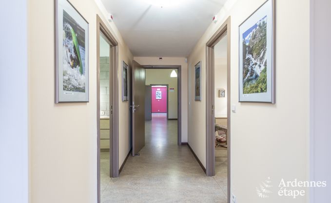 Ruim vakantiehuis in Vielsalm voor 22 personen met 10 slaapkamers, speelruimte, sauna en grote tuin