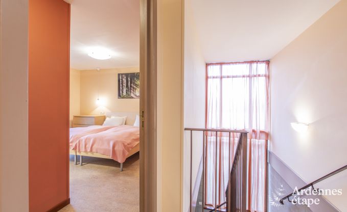 Ruim vakantiehuis in Vielsalm voor 22 personen met 10 slaapkamers, speelruimte, sauna en grote tuin