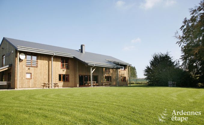 Ruim vakantiehuis in Vielsalm voor 22 personen met 10 slaapkamers, speelruimte, sauna en grote tuin