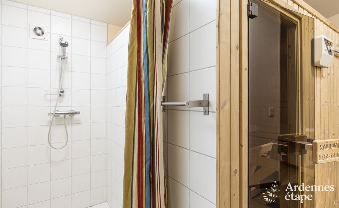 Ruim vakantiehuis in Vielsalm voor 22 personen met 10 slaapkamers, speelruimte, sauna en grote tuin