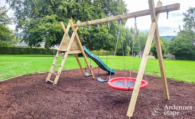 Ruim vakantiehuis in Vielsalm voor 22 personen met 10 slaapkamers, speelruimte, sauna en grote tuin