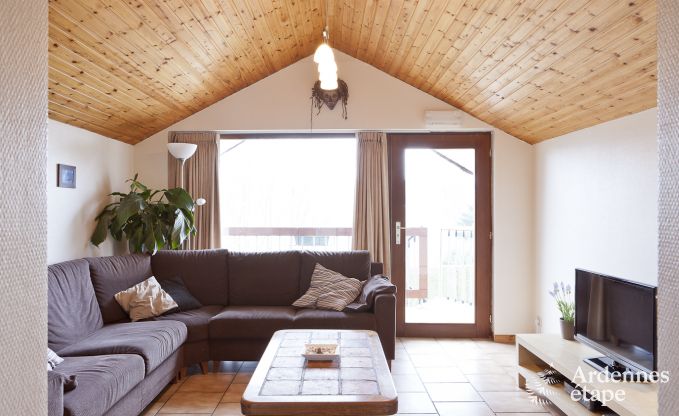 Groot vakantiehuis vlakbij Vielsalm voor 21 personen met 7 slaapkamers, 4 badkamers, speelruimte en privtuin