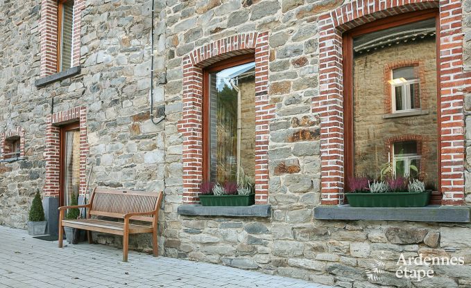 Groot vakantiehuis vlakbij Vielsalm voor 21 personen met 7 slaapkamers, 4 badkamers, speelruimte en privtuin