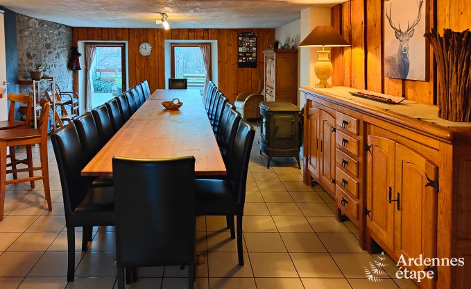 Groot vakantiehuis vlakbij Vielsalm voor 21 personen met 7 slaapkamers, 4 badkamers, speelruimte en privtuin