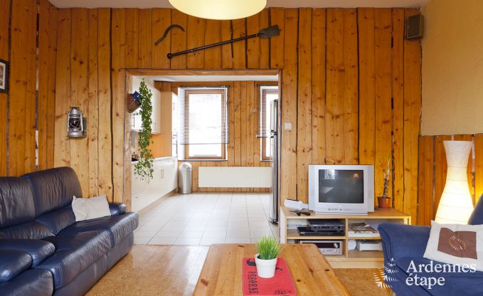 Groot vakantiehuis vlakbij Vielsalm voor 21 personen met 7 slaapkamers, 4 badkamers, speelruimte en privtuin