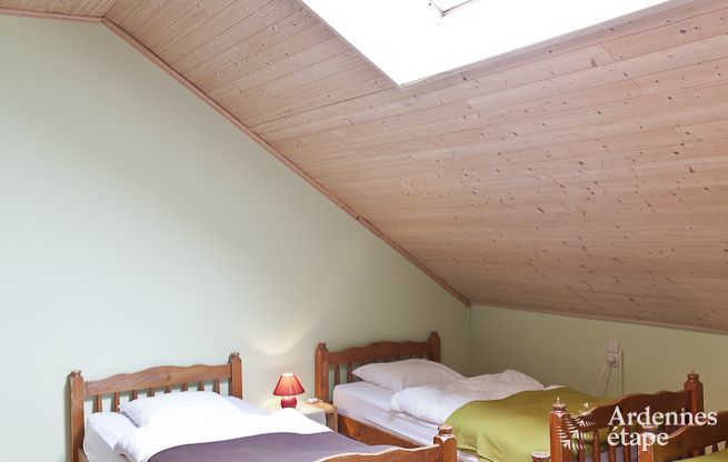 Groot vakantiehuis vlakbij Vielsalm voor 21 personen met 7 slaapkamers, 4 badkamers, speelruimte en privtuin