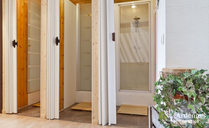 Groot vakantiehuis vlakbij Vielsalm voor 21 personen met 7 slaapkamers, 4 badkamers, speelruimte en privtuin