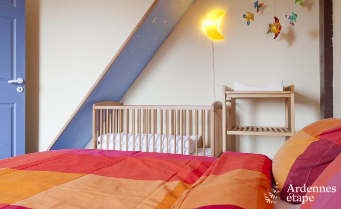 Groot vakantiehuis vlakbij Vielsalm voor 21 personen met 7 slaapkamers, 4 badkamers, speelruimte en privtuin