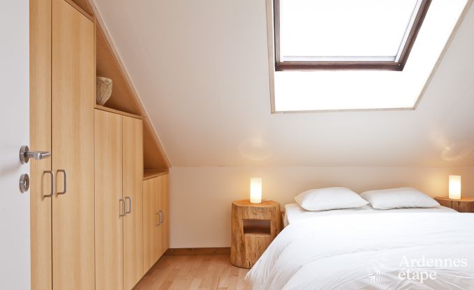 Groot vakantiehuis vlakbij Vielsalm voor 21 personen met 7 slaapkamers, 4 badkamers, speelruimte en privtuin