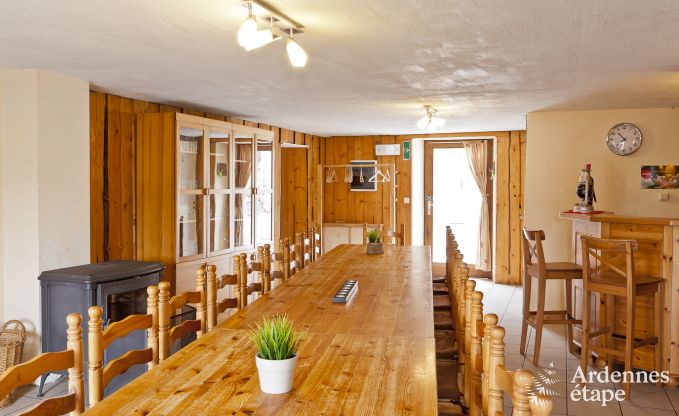 Groot vakantiehuis vlakbij Vielsalm voor 21 personen met 7 slaapkamers, 4 badkamers, speelruimte en privtuin