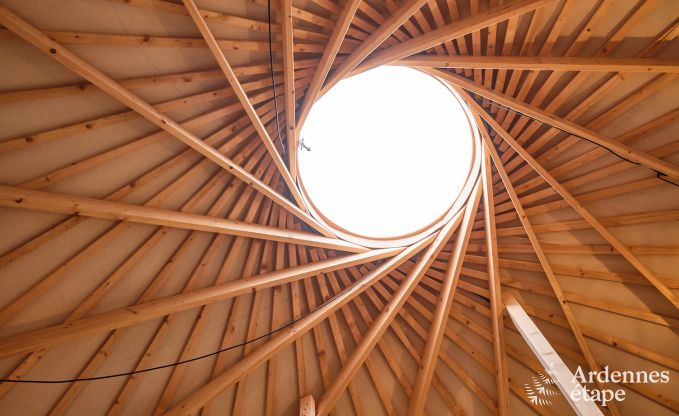 Origineel verblijf in een yurt in Vielsalm: omringd door weilanden, met tuin, opgemaakte bedden, 1 hond